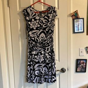 Enfocus Petite Concepts Black and White Ruched Sheath Midi Dress